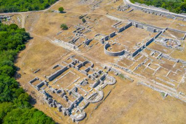 Hırvatistan 'ın Split kenti yakınlarındaki antik Salona' nın havadan görünüşü