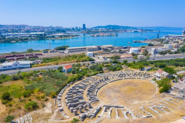 Hırvatistan 'ın Split kenti yakınlarındaki antik Roma amfitiyatrosunun hava manzarası