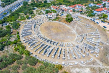 Hırvatistan 'ın Split kenti yakınlarındaki antik Roma amfitiyatrosunun hava manzarası