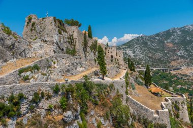 Hırvatistan 'ın Split kenti yakınlarındaki Klis kalesi
