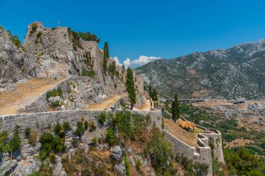 Hırvatistan 'ın Split kenti yakınlarındaki Klis kalesi