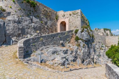 Hırvatistan 'ın Split kenti yakınlarındaki Klis kalesi