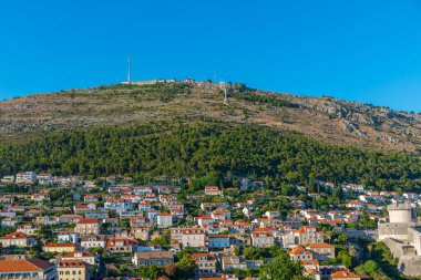 Hırvatistan 'ın Dubrovnik kasabasının üzerindeki Srd tepesi
