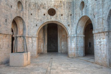 Hırvatistan 'ın Dubrovnik kentindeki Lovrijenac kalesinin manzarası