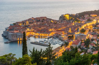 Hırvatistan 'ın eski Dubrovnik kentinin günbatımı manzarası
