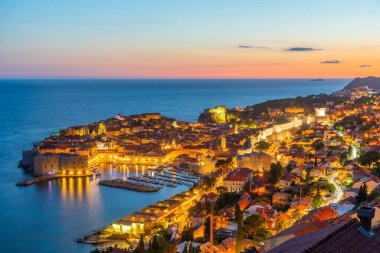 Hırvatistan 'ın eski Dubrovnik kentinin günbatımı manzarası