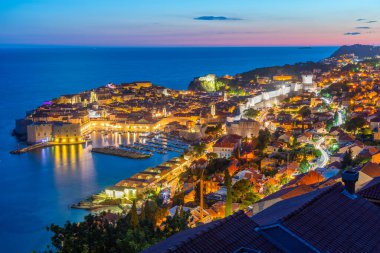 Hırvatistan 'ın eski Dubrovnik kentinin günbatımı manzarası