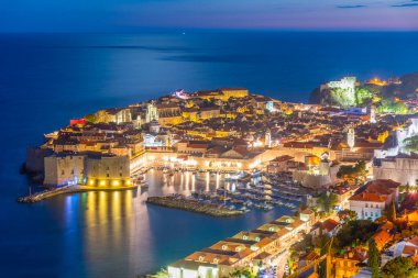 Hırvatistan 'ın eski Dubrovnik kentinin günbatımı manzarası