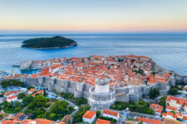 Hırvatistan 'ın eski Dubrovnik kentinin gündoğumu manzarası