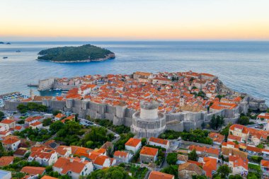 Hırvatistan 'ın eski Dubrovnik kentinin gündoğumu manzarası
