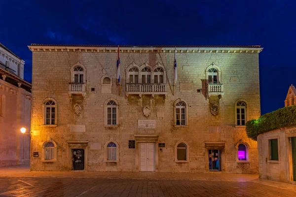 Vista Nocturna Del Ayuntamiento Ciudad Croata Trogir — Foto de Stock