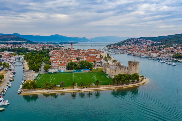 クロアチアの市街地の空中写真トロギル — ストック写真