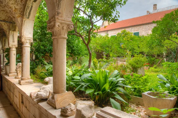 Hırvatistan 'ın Trogir kentindeki Aziz Dominic Kilisesi Manastırı