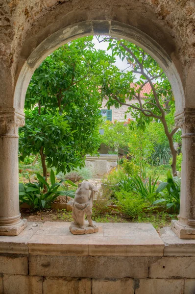 Hırvatistan 'ın Trogir kentindeki Aziz Dominic Kilisesi Manastırı