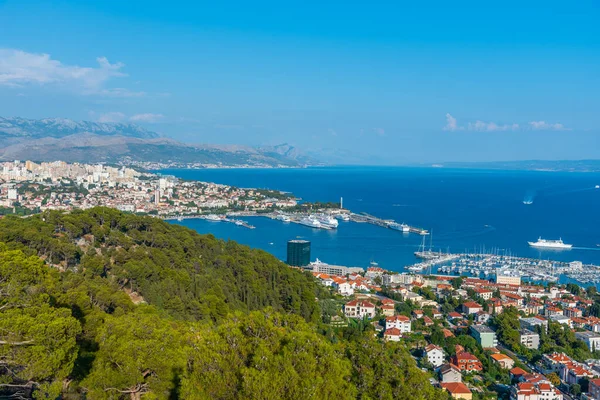 Hırvat kentinin hava görüntüsü bölündü