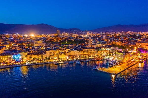 克罗地亚城市斯普利特的夜景 — 图库照片