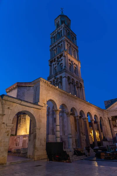 Hırvatistan 'ın Split kentindeki Aziz Domnius katedralinin gün doğumu manzarası