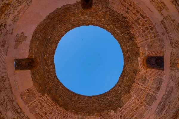 Hırvatistan 'ın Split kentindeki Diocletian sarayının Vestibul' u