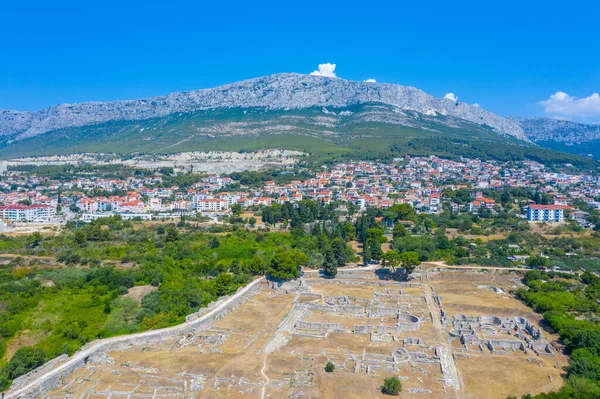 Hırvatistan 'ın Split kenti yakınlarındaki antik Salona' nın havadan görünüşü