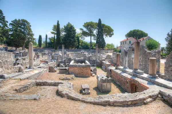 Hırvatistan 'ın Split kenti yakınlarındaki antik Salona kalıntılarının Manastarine' i