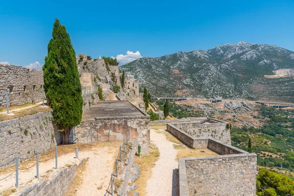 Hırvatistan 'ın Split kenti yakınlarındaki Klis kalesi