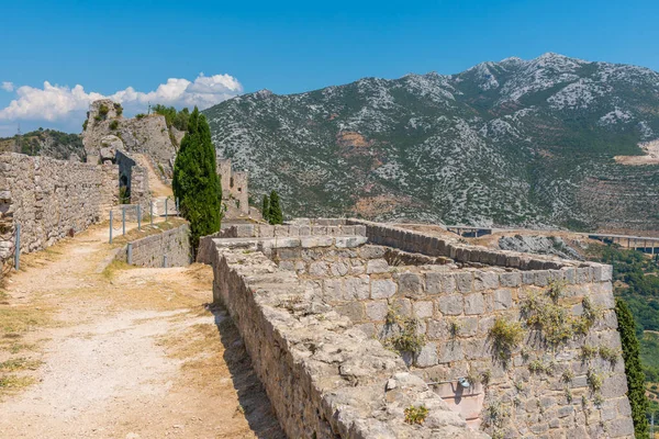 Hırvatistan 'ın Split kenti yakınlarındaki Klis kalesi