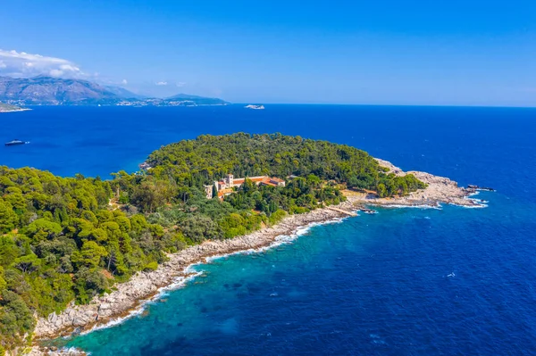 Hırvatistan 'daki Lokrum Adası' nın St Mary Manastırı 'ndaki havadan görünüşü