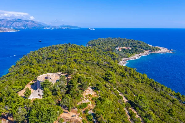 Hırvatistan 'daki Lokrum Adası' nın St Mary Manastırı 'ndaki havadan görünüşü