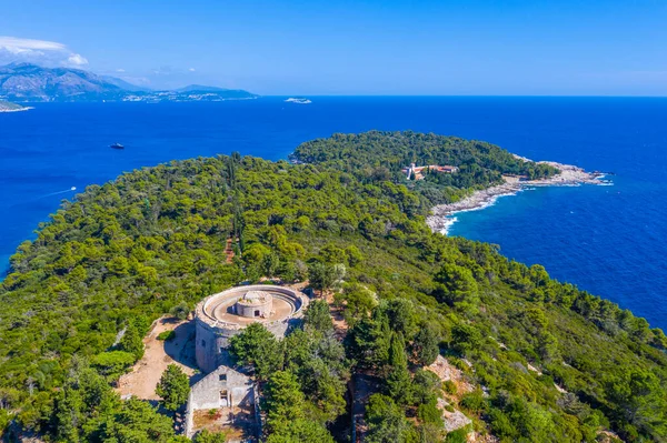 Hırvatistan 'daki Lokrum Adası' nın St Mary Manastırı 'ndaki havadan görünüşü