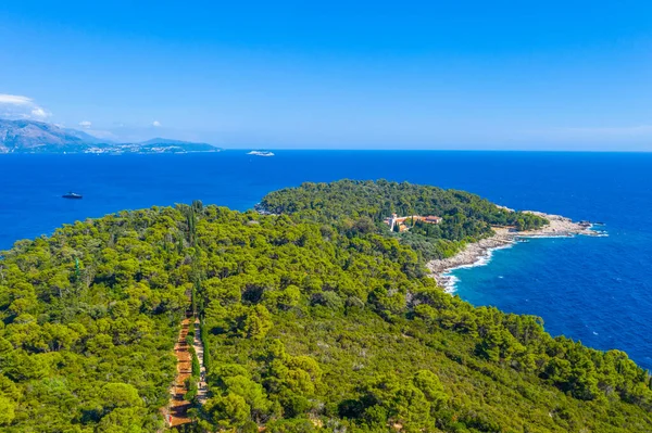 Hırvatistan 'daki Lokrum Adası' nın St Mary Manastırı 'ndaki havadan görünüşü