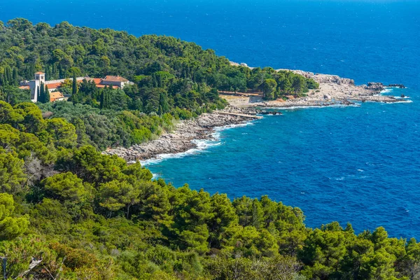 Hırvatistan 'daki Lokrum Adası' nın St Mary Manastırı 'ndaki havadan görünüşü