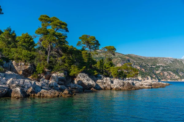 Hırvatistan 'ın Dubrovnik kenti yakınlarındaki Lokrum adasında Rocky plajı