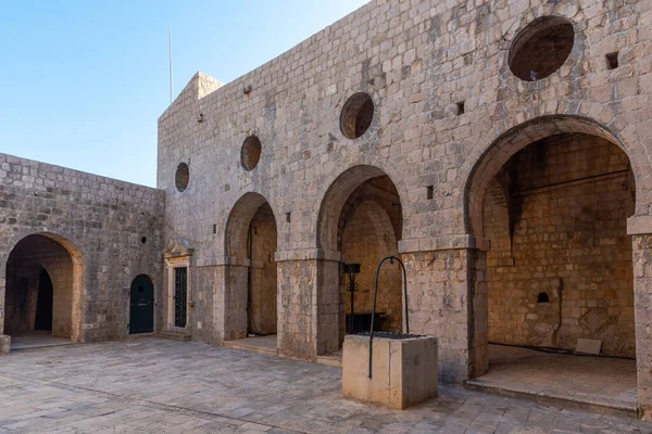 Hırvatistan 'ın Dubrovnik kentindeki Lovrijenac kalesinin manzarası