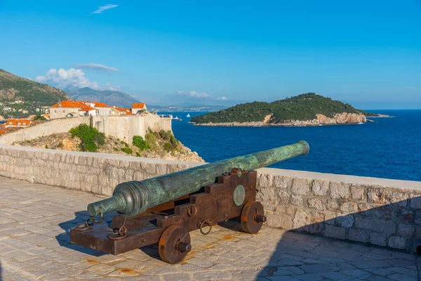 Hırvatistan 'ın Dubrovnik kentindeki Lovrijenac kalesinin manzarası