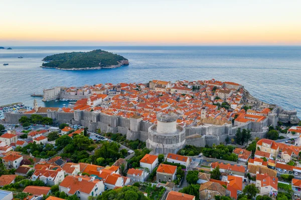 Hırvatistan 'ın eski Dubrovnik kentinin gündoğumu manzarası