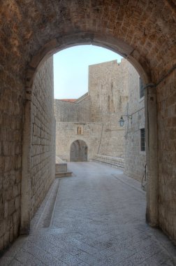 Hırvat kasabası Dubrovnik 'in güçlendirilmesinin gün doğumu manzarası