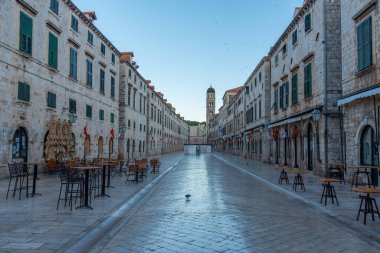 Hırvatistan 'ın Dubrovnik kentindeki Stradun Caddesi' nin gün doğumu manzarası