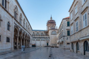 Hırvatistan 'ın Dubrovnik kentinde Meryem Ana' nın Varsayımının Katedrali 'nin gün doğumu manzarası