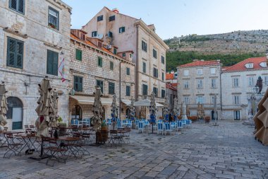 Hırvatistan 'ın Dubrovnik kentinin tarihi merkezinde bir gunduliceva poljana meydanının gün doğumu manzarası