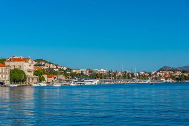 Hırvatistan 'ın Dubrovnik kentindeki yat limanı ve feribot limanı manzarası