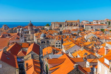 Hırvatistan 'ın eski Dubrovnik kentinin kırmızı çatılarının havadan manzarası