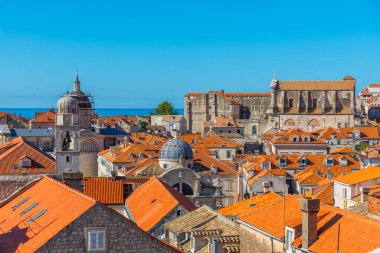 Hırvatistan 'ın eski Dubrovnik kentinin kırmızı çatılarının havadan manzarası