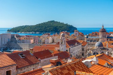 Hırvatistan 'ın Dubrovnik kentindeki Cupolas ve kilise kuleleri