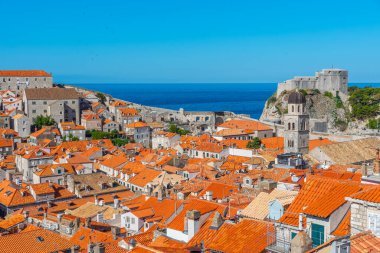 Hırvat kasabası Dubrovnik ve Lovrijenac kalesinin hava manzarası