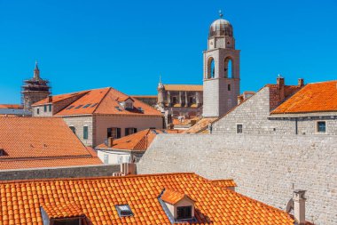Hırvatistan 'ın Dubrovnik kentindeki Cupolas ve kilise kuleleri