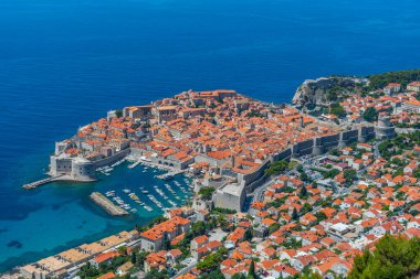 Srd tepesinden Hırvat kasabası Dubrovnik 'in hava manzarası