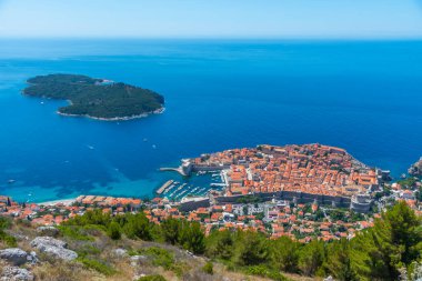 Hırvat kasabası Dubrovnik ve Lokrum adasının hava manzarası