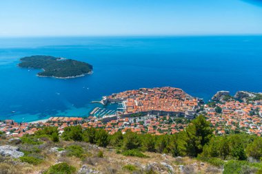 Hırvat kasabası Dubrovnik ve Lokrum adasının hava manzarası