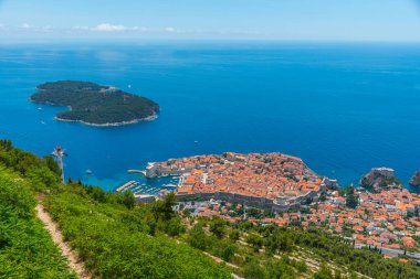 Hırvat kasabası Dubrovnik ve Lokrum adasının hava manzarası