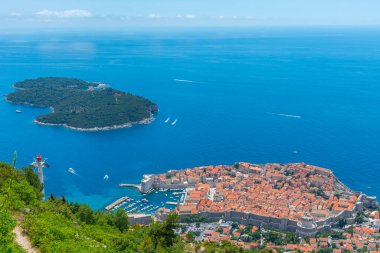 Hırvat kasabası Dubrovnik ve Lokrum adasının hava manzarası